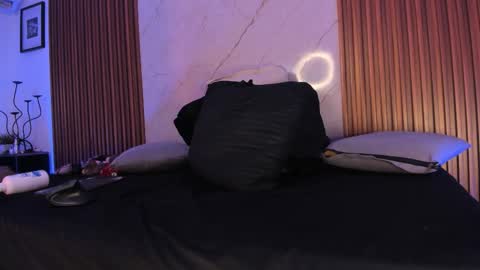   online show from December 20, 2025, 1:45 am