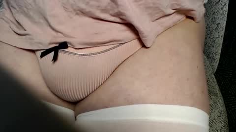 emiiuwu online show from January 16, 2026, 3:32 am