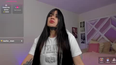 emilayton_ online show from September 16, 2025, 7:37 pm