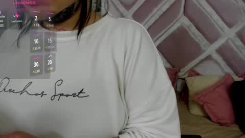 emilayton_ online show from October 17, 2025, 6:21 pm