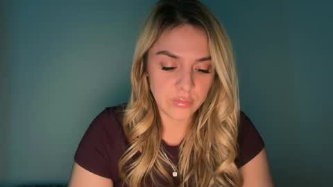 Snapshot of emilelovesyou chatting on January 18, 2026, 4:05 am emilelovesyou online show from January 18, 2026, 4:05 am