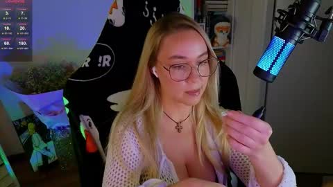 Snapshot of emili1_bc chatting on October 9, 2025, 1:09 pm Emili online show from October 9, 2025, 1:09 pm