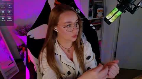 Snapshot of emili1_bc chatting on October 12, 2025, 11:42 am Emili online show from October 12, 2025, 11:42 am