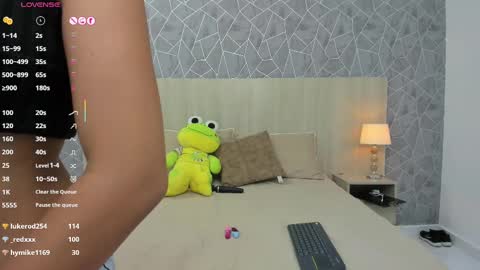 Emili Lenus online show from March 5, 2025, 5:39 pm