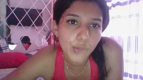 Snapshot of emili_riders chatting on December 4, 2024, 3:43 pm emili riders online show from December 4, 2024, 3:43 pm