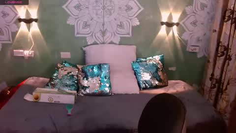 Emili roux online show from February 1, 2025, 7:34 pm