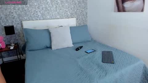 emilia_1040 online show from March 12, 2025, 11:42 am