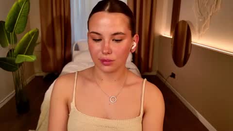 Snapshot of emilia_dream chatting on June 19, 2026, 6:01 pm emilia_dream online show from June 19, 2026, 6:01 pm