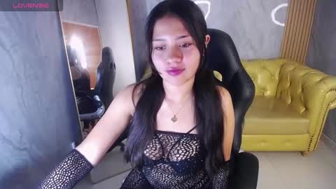 Emilia  online show from October 21, 2025, 3:29 am