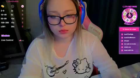 Snapshot of emiliaaah chatting on February 25, 2026, 9:13 pm emiliaaah online show from February 25, 2026, 9:13 pm