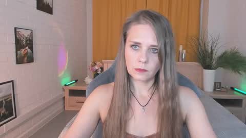 Emilia Bedy online show from September 15, 2025, 9:09 am