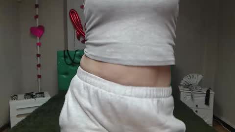 EmiliaGree online show from November 16, 2025, 6:13 pm