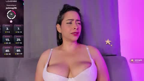 emiliana_bloomm online show from January 11, 2026, 3:33 am