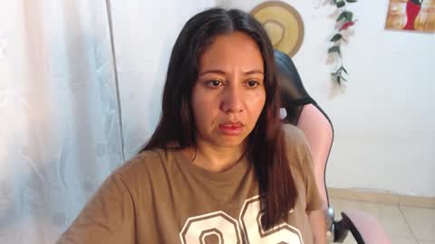 emiliany layla perez online show from December 24, 2024, 5:38 am