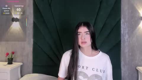 Snapshot of emiliclarke_ chatting on March 28, 2026, 11:32 am Emilie online show from March 28, 2026, 11:32 am