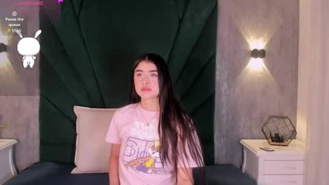 Snapshot of emiliclarke_ chatting on April 1, 2026, 11:33 am Emilie online show from April 1, 2026, 11:33 am