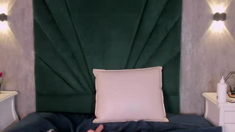 Snapshot of emiliclarke_ chatting on April 1, 2026, 1:41 pm Emilie online show from April 1, 2026, 1:41 pm