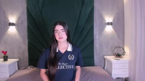 Snapshot of emiliclarke_ chatting on April 7, 2026, 11:32 am Emilie online show from April 7, 2026, 11:32 am