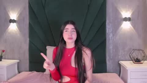 Snapshot of emiliclarke_ chatting on April 21, 2026, 12:11 pm Emilie online show from April 21, 2026, 12:11 pm