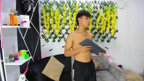 EMILI AND GIN online show from December 4, 2024, 5:27 am