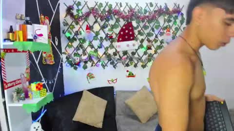 EMILI AND GIN online show from December 12, 2024, 5:31 am