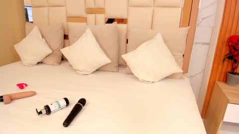 Emillie online show from February 8, 2025, 12:39 pm