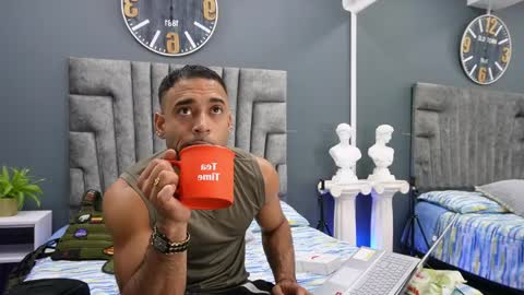 Snapshot of emilio_brandon chatting on May 20, 2026, 10:54 am Emilio online show from May 20, 2026, 10:54 am