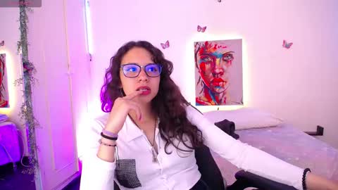 Snapshot of emilirusso chatting on October 16, 2025, 7:59 pm Emili Russo online show from October 16, 2025, 7:59 pm