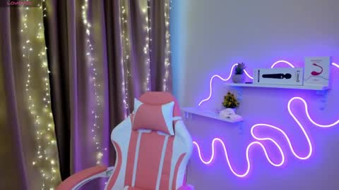 Emiliya online show from March 5, 2025, 2:25 am