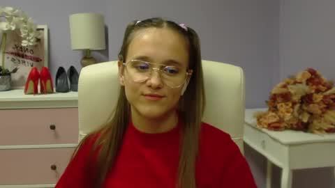 Emilly online show from December 3, 2024, 1:54 pm