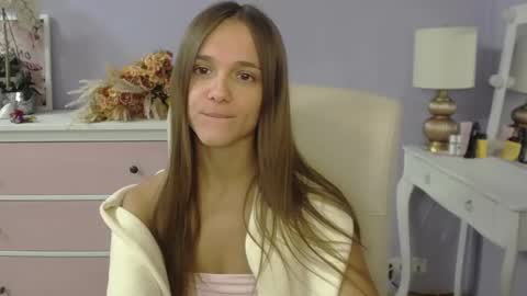 Emilly online show from December 2, 2025, 7:36 am