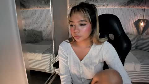 emilly_mell online show from September 10, 2025, 11:43 am