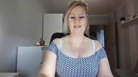 EmillyLove online show from February 26, 2026, 9:19 am