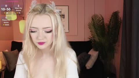 Emily online show from December 25, 2024, 1:41 pm