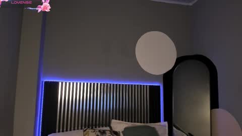              online show from October 9, 2025, 8:07 pm