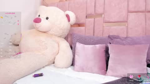 Snapshot of emily_daarell chatting on February 26, 2026, 10:42 pm M I A online430pm- 930pm online show from February 26, 2026, 10:42 pm