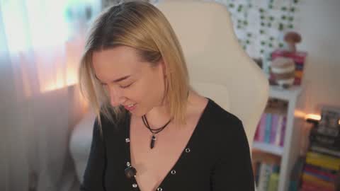 Em -  online show from December 6, 2024, 1:33 pm