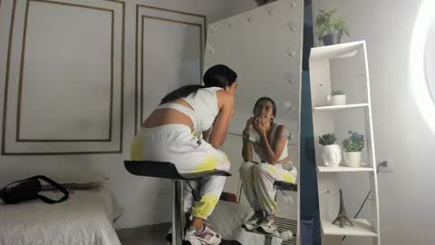 emily_gaviria1 online show from April 9, 2026, 12:10 pm