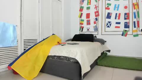 emily_gaviria1 online show from June 17, 2026, 12:07 pm