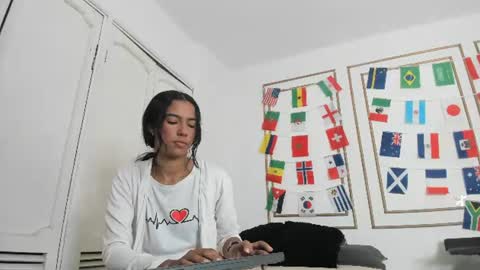 emily_gaviria1 online show from June 18, 2026, 12:31 pm