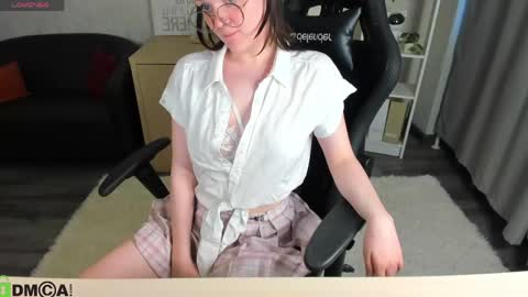 Snapshot of emily_hil11 chatting on May 2, 2026, 1:10 am Emily online show from May 2, 2026, 1:10 am