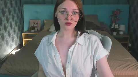 Snapshot of emily_hil11 chatting on May 18, 2026, 12:51 am Emily online show from May 18, 2026, 12:51 am