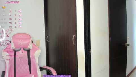 independet model online show from December 17, 2024, 6:20 pm