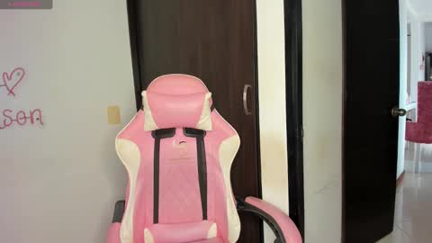 independet model online show from December 25, 2024, 4:32 pm