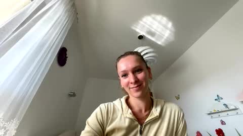 Snapshot of emily_in_parisss chatting on October 2, 2025, 8:43 am Emily  online show from October 2, 2025, 8:43 am