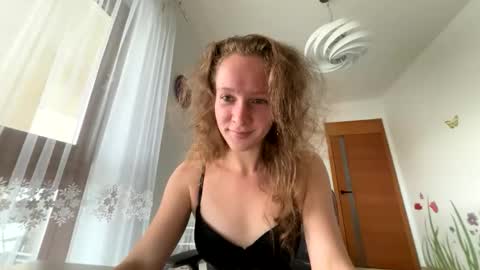 Snapshot of emily_in_parisss chatting on October 16, 2025, 9:21 am Emily  online show from October 16, 2025, 9:21 am
