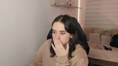 emily_lindey online show from October 19, 2025, 3:18 am