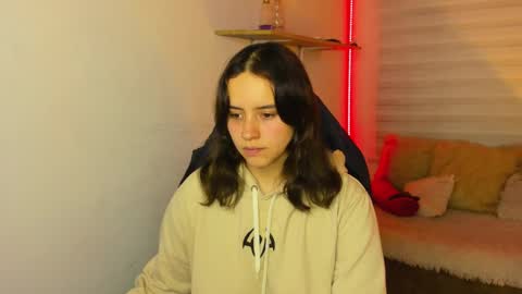 emily_lindey online show from November 9, 2025, 3:05 am