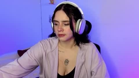 Emily Lindey online show from February 15, 2026, 3:47 am