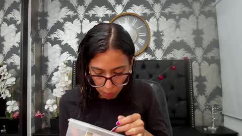 Snapshot of emily_loperaa chatting on February 19, 2025, 6:00 pm Emily online show from February 19, 2025, 6:00 pm